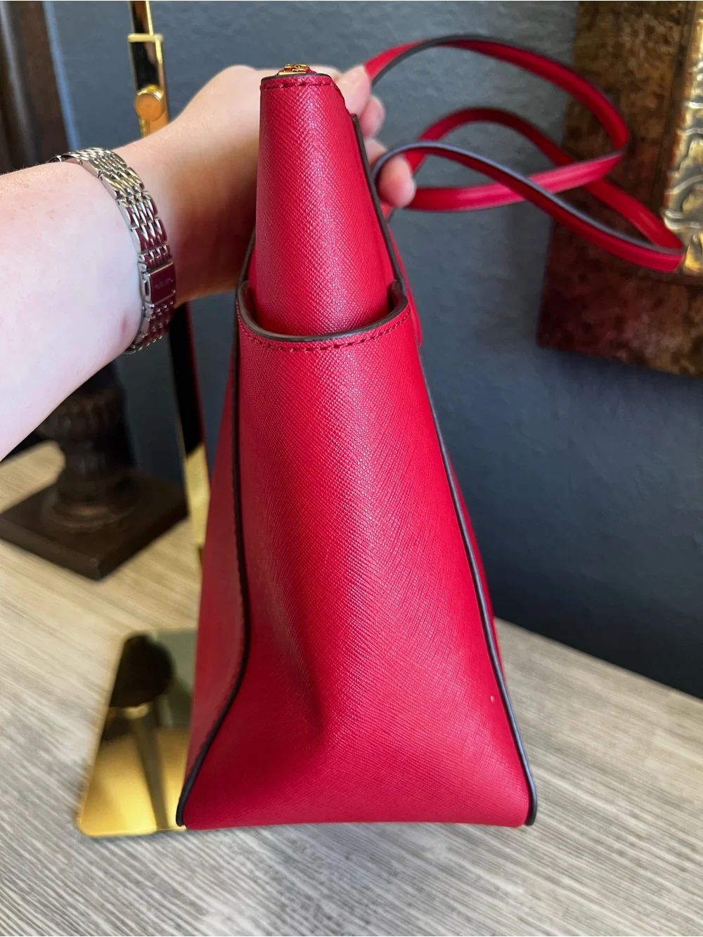 LIKE NEW!!! Michael Kors Bright Red Saffiano Leather Tote with Gold MK Charm - Picture 6 of 16